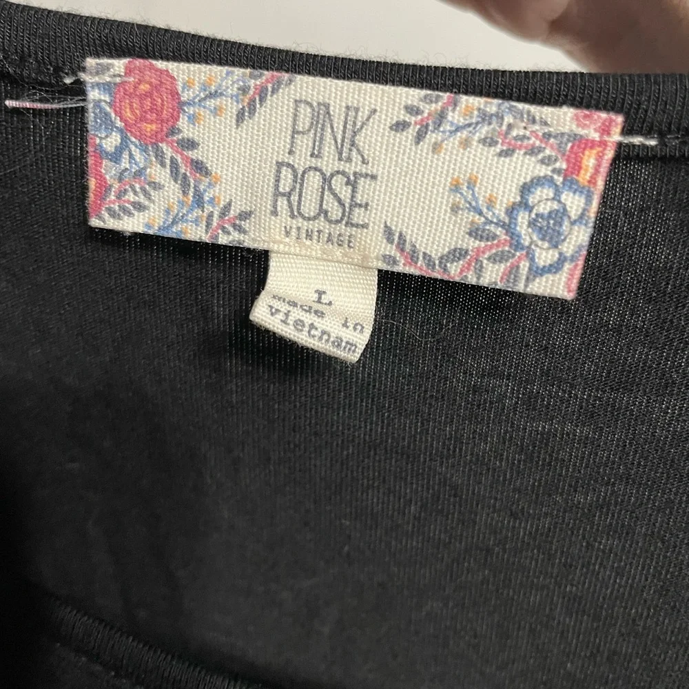Large Pink Rose Brand Women’s Black blouse with embroidered sleeves *never worn* - Picture 2 of 3